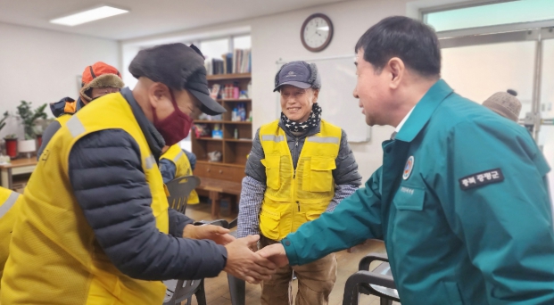 이재영 증평군수, 한파 속 현장 근로자 안전 챙겨