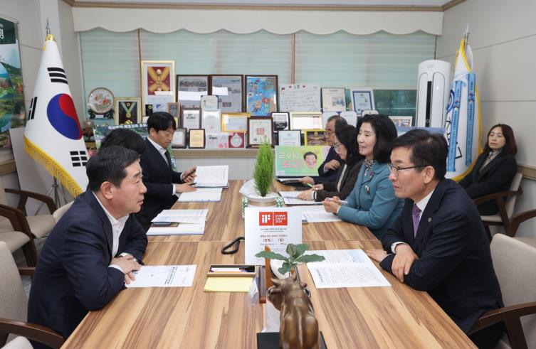 윤건영 충북교육감, 학생들의 안전한 통학을 위해 증평군과 협력 도모 윤건영 충북교육감, 학생들의 안전한 통학을 위해 증평군과 협력 도모