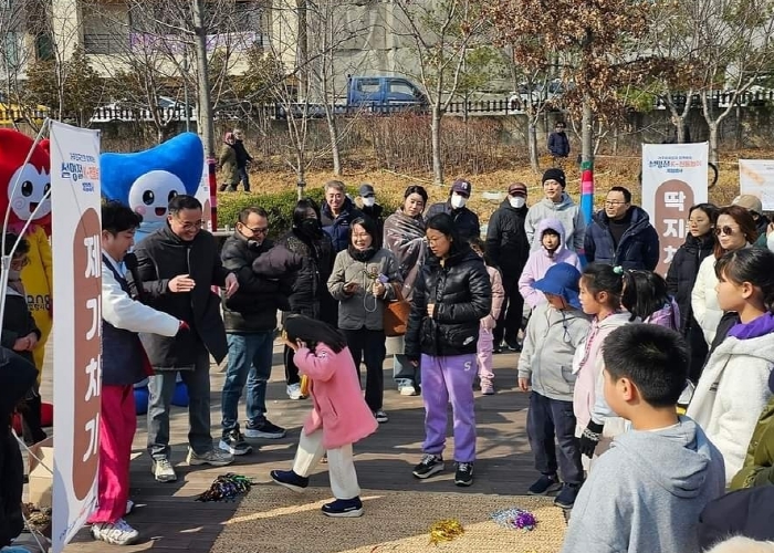 지난해 설 연휴 기간 철길숲에서 진행된 민속놀이 행사.