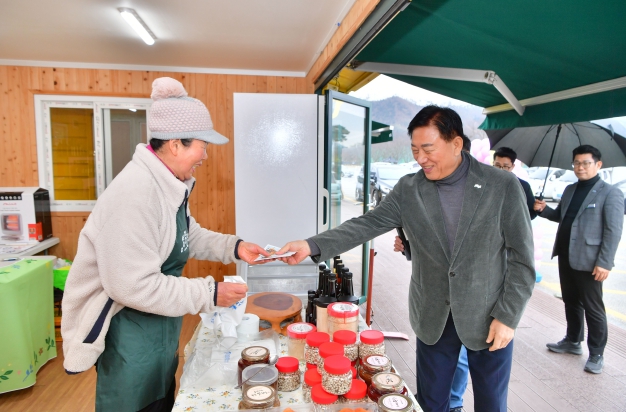 장성군 “장성호 수변길마켓 문 열었어요”