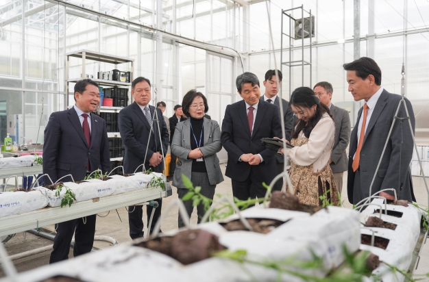 이주호 부총리, 협약형 특성화고 강원생명과학고 방문