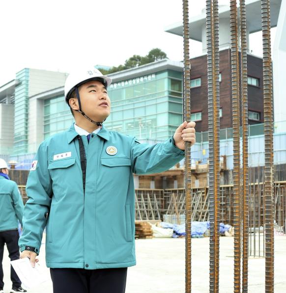 의왕시의회 한채훈 의원, 백운호수공원 대규모 수국단지 조성 제안