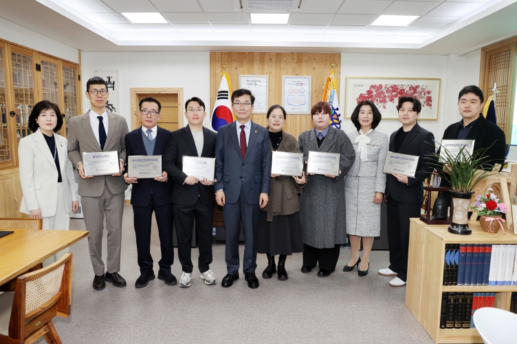 충북교육청, 마음건강 위기학생 지원 협력병원 인증패 수여식