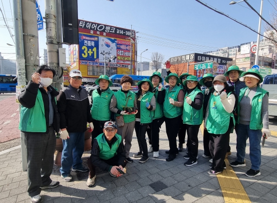 대구 북구 태전2동 새마을협의회,부녀회 봄꽃 심기 행사 실시