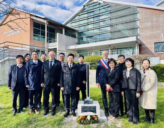 쉬이프시 한인 100주년 기념비 헌화 쉬이프시 한인 100주년 기념비 헌화