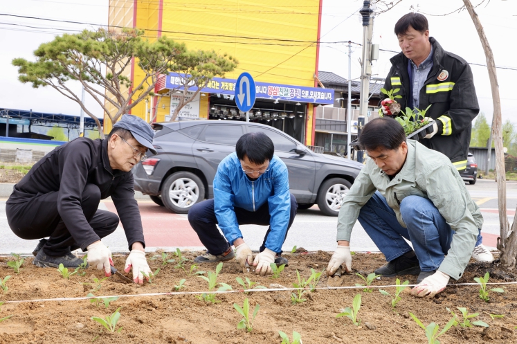 보은군, 사회단체와 함께하는 생활권 테마화단 조성 보은군, 사회단체와 함께하는 생활권 테마화단 조성