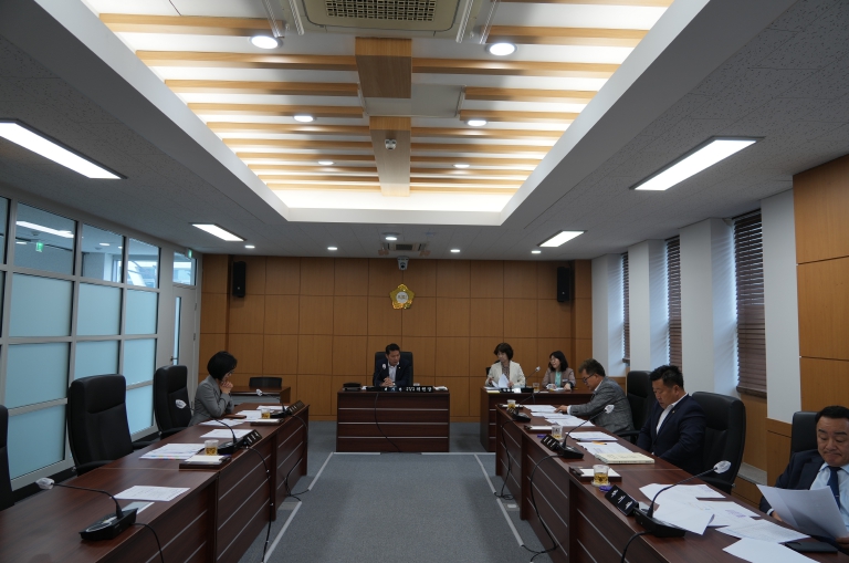 영천시의회, 2025년 의원연구단체 심의위원회 개최 영천시의회, 2025년 의원연구단체 심의위원회 개최