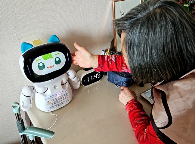 고독사 예방 관련(AI 돌봄로봇) 고독사 예방 관련(AI 돌봄로봇)