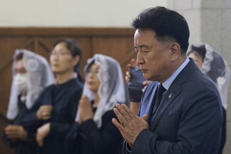 김영환 충북도지사, 프란치스코 교황 선종 추모미사 참석 김영환 충북도지사, 프란치스코 교황 선종 추모미사 참석